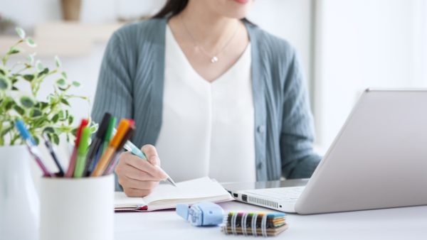 電験三種の難易度と、合格後に広がる選択肢とは？