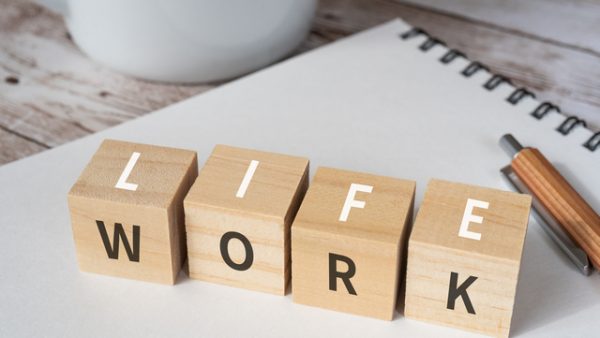 家庭と両立できる？電気主任技術者のワークライフバランスを解説