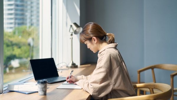 【文系・未経験】独学は無謀？講習会に通うべき判断ラインとは