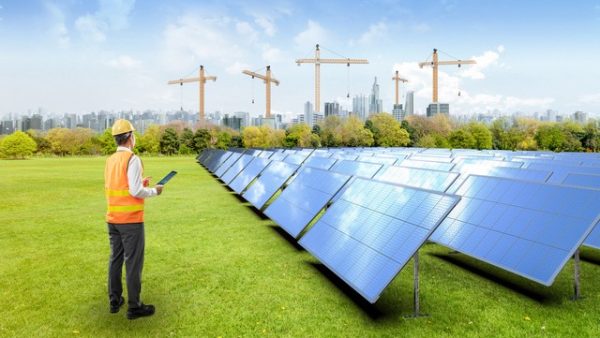 再エネ発電所の維持管理とは？広大な現場を支えるO&Mの重要性