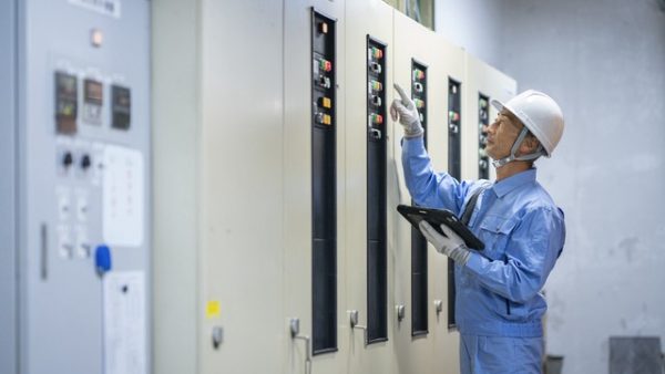 電気主任技術者は定年後も現役？70歳まで働ける資格の底力